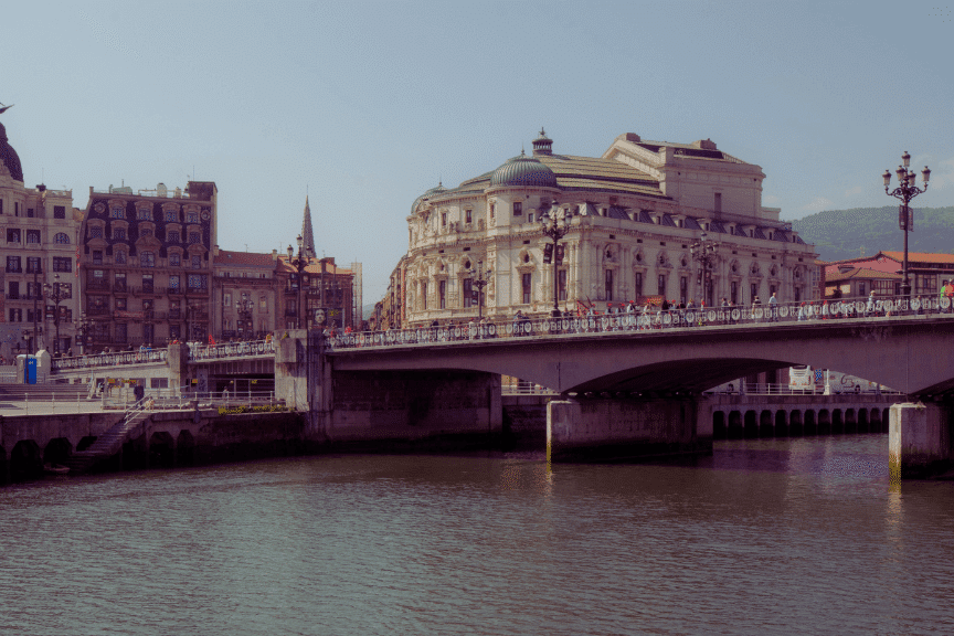 Puente del Arenal desde el muelle Ripa