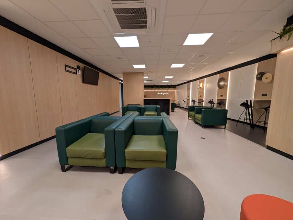 Sala de espera aeropuerto de Bilbao